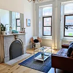 Hostwise Stays - Industrial Vintage Style, Close To Downtown!